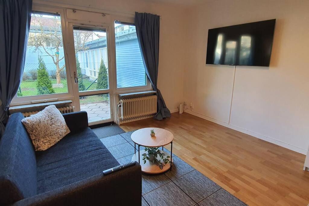 Apartment With Garden Near Metro! Стокхолм Екстериор снимка