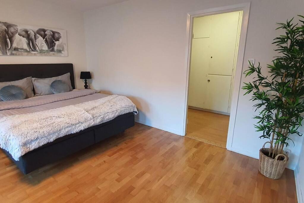 Apartment With Garden Near Metro! Стокхолм Екстериор снимка