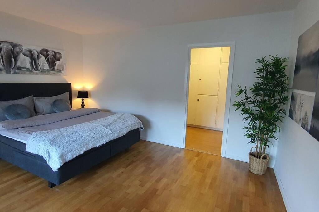 Apartment With Garden Near Metro! Стокхолм Екстериор снимка