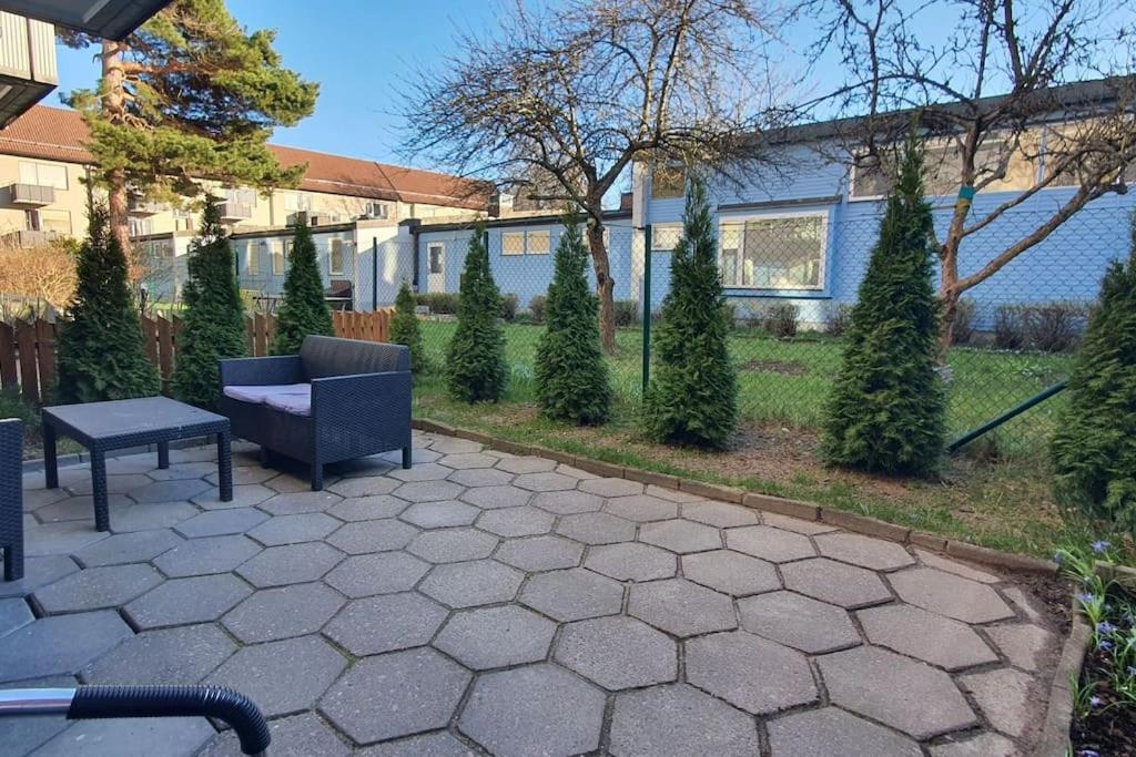 Apartment With Garden Near Metro! Стокхолм Екстериор снимка