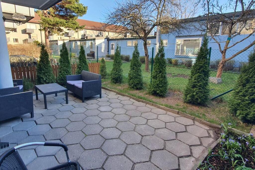 Apartment With Garden Near Metro! Стокхолм Екстериор снимка