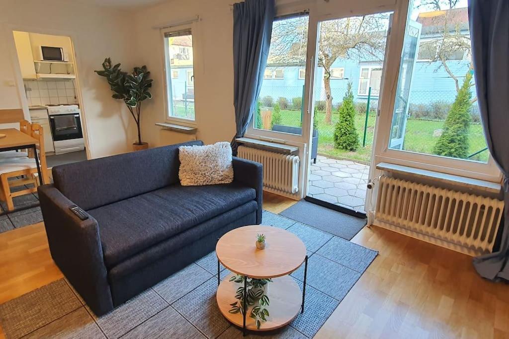 Apartment With Garden Near Metro! Стокхолм Екстериор снимка
